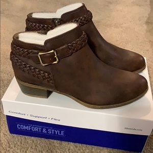 Size 8 Brown Life Stride Short Boot